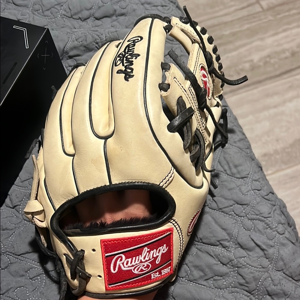 Rawlings Cream and Black Baseball Glove